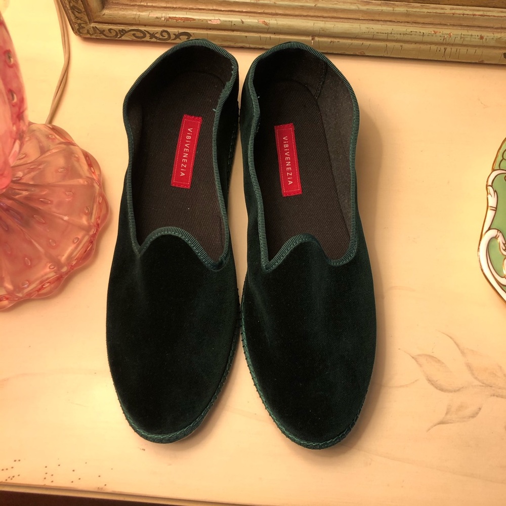 Brand New Men’s Vibi Venezia Velvet Green slippers